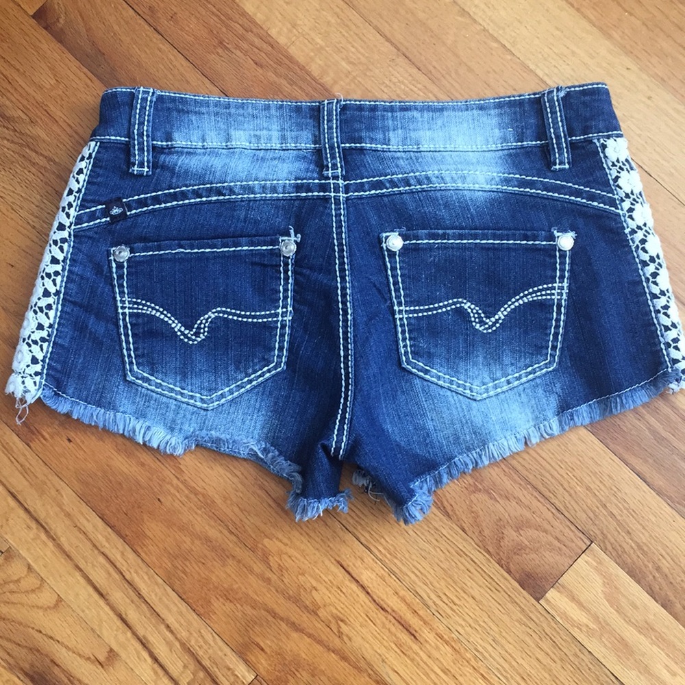 Almost Famous Jean shorts - Picture 3 of 6
